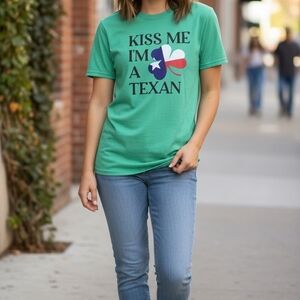 Kiss Me Tee
